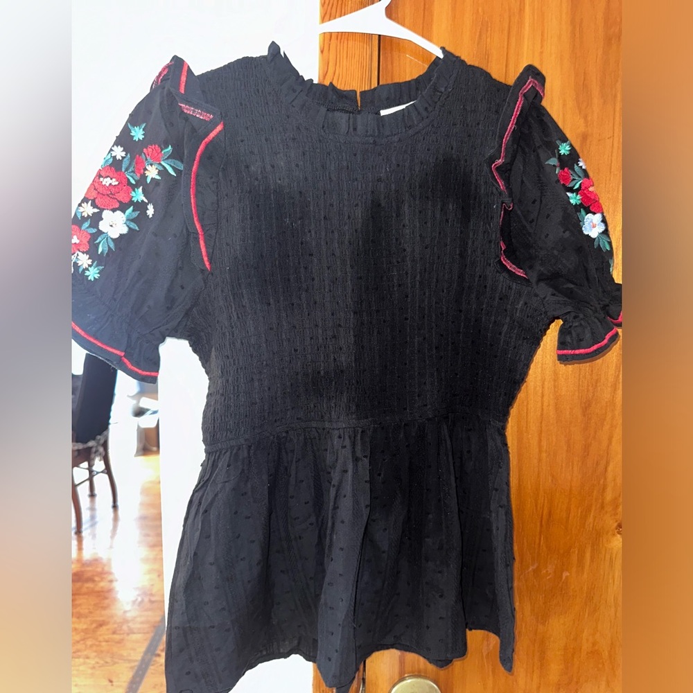 Nwot Savannah Jane Smocked Top - image 4